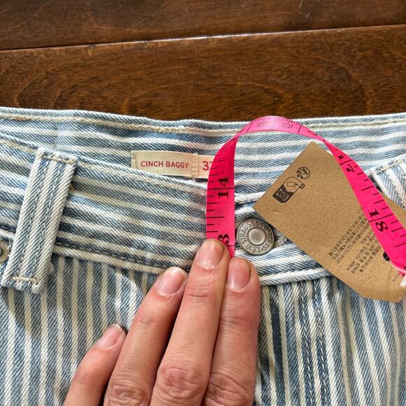 NWT Levi's High Rise Cinch Baggy Carpenter Pants Blue and White Women's Size 32 - Picture 11 of 12